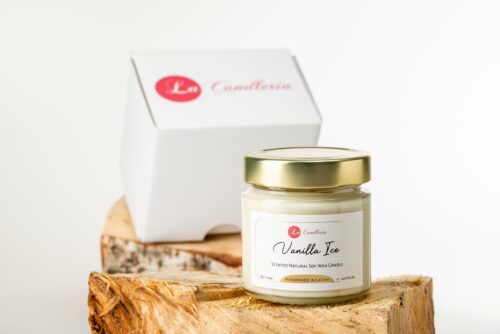 Sojas vaska svece Vanilla Ice burciņā ar smaržeļļām