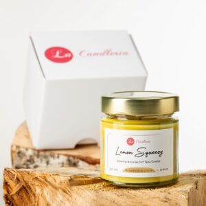 Sojas vaska svece Lemon Squeezy burciņā ar smaržeļļām