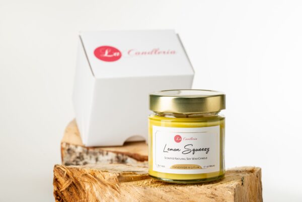 Sojas vaska svece Lemon Squeezy burciņā ar smaržeļļām